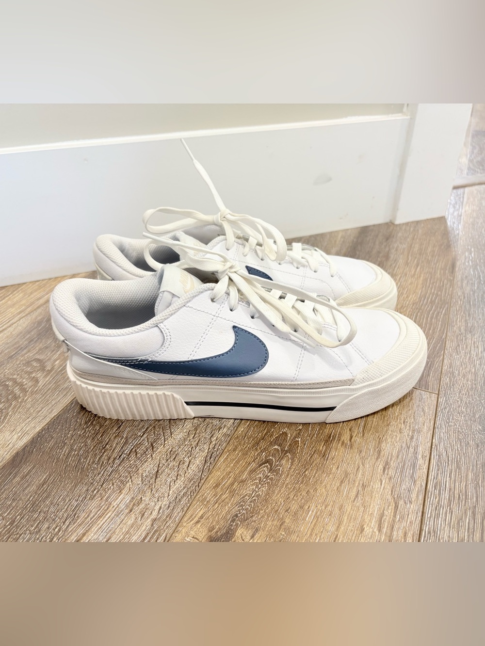 Nike Women's Court Legacy Lift Platform Sneaker 8.5